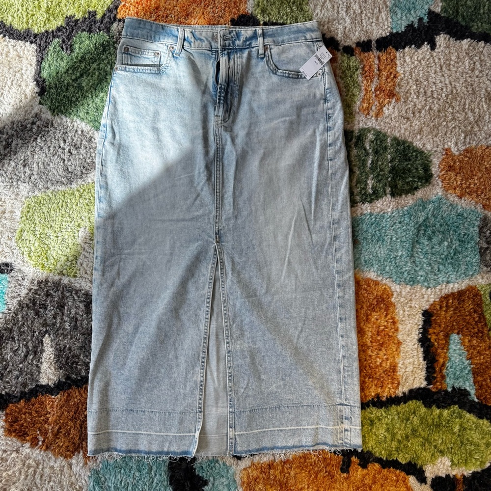 GAP Light Wash Denim Skirt with Front Pockets